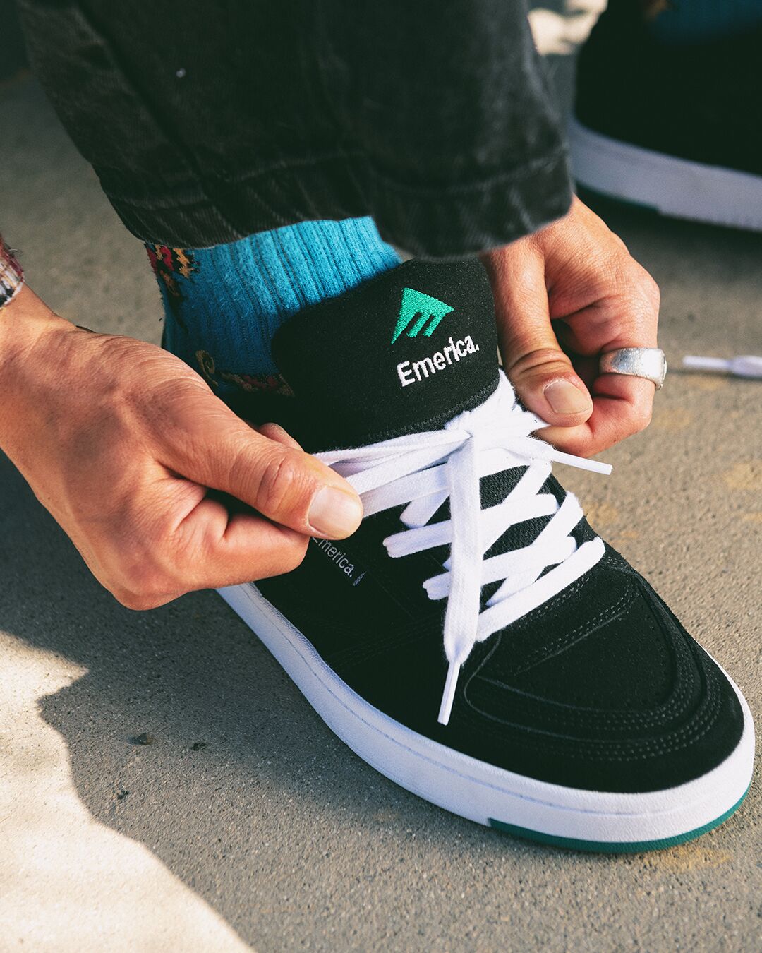 mute - skate shoess - black - emerica