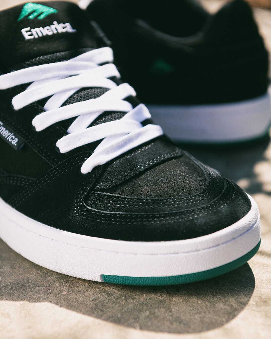 mute - skate shoess - black - emerica