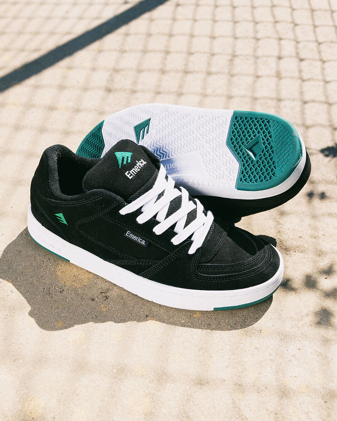 mute - skate shoess - black - emerica